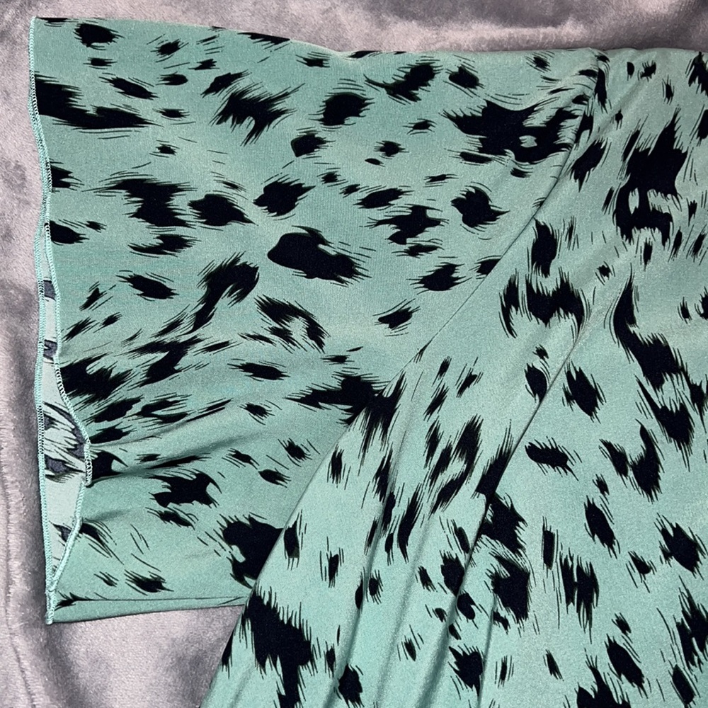 Plus Size Teal Printed V-Neck Swing Dress - Picture 10 of 10
